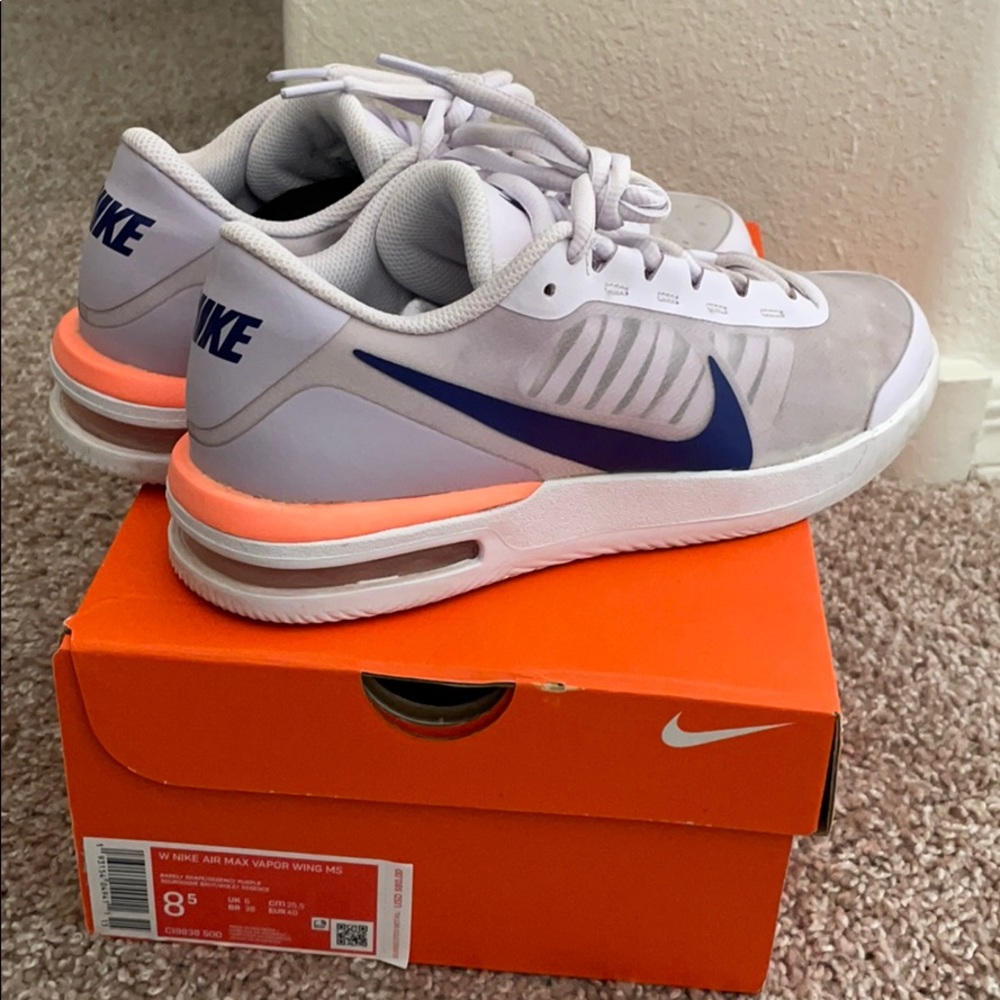 Nike Tennis Shoes